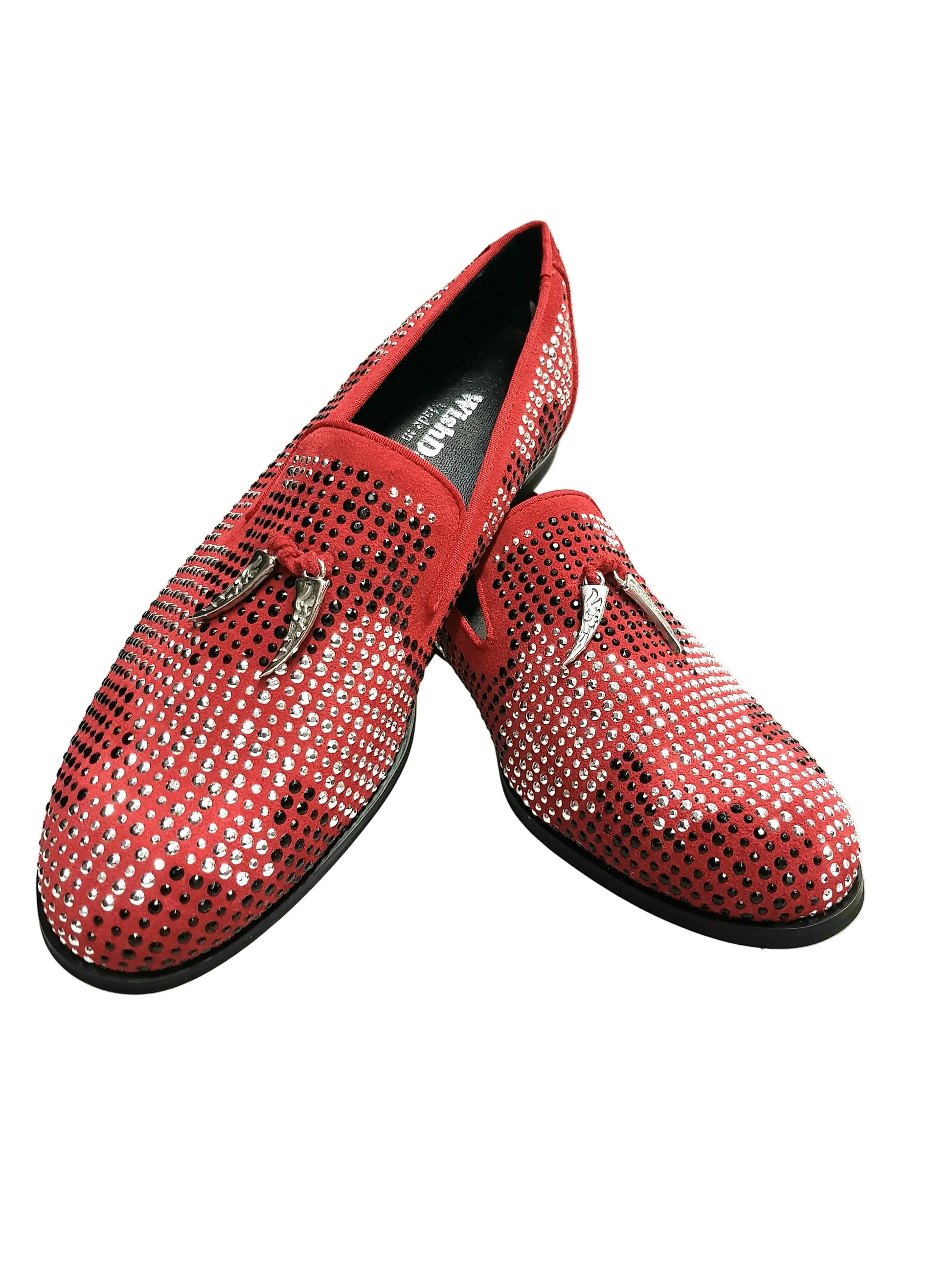 Scarpa mocassino Wishdance Lion Red Silver Black (PJ) in camoscio rosso con miniborchie nere e zanne, dettaglio elegante.