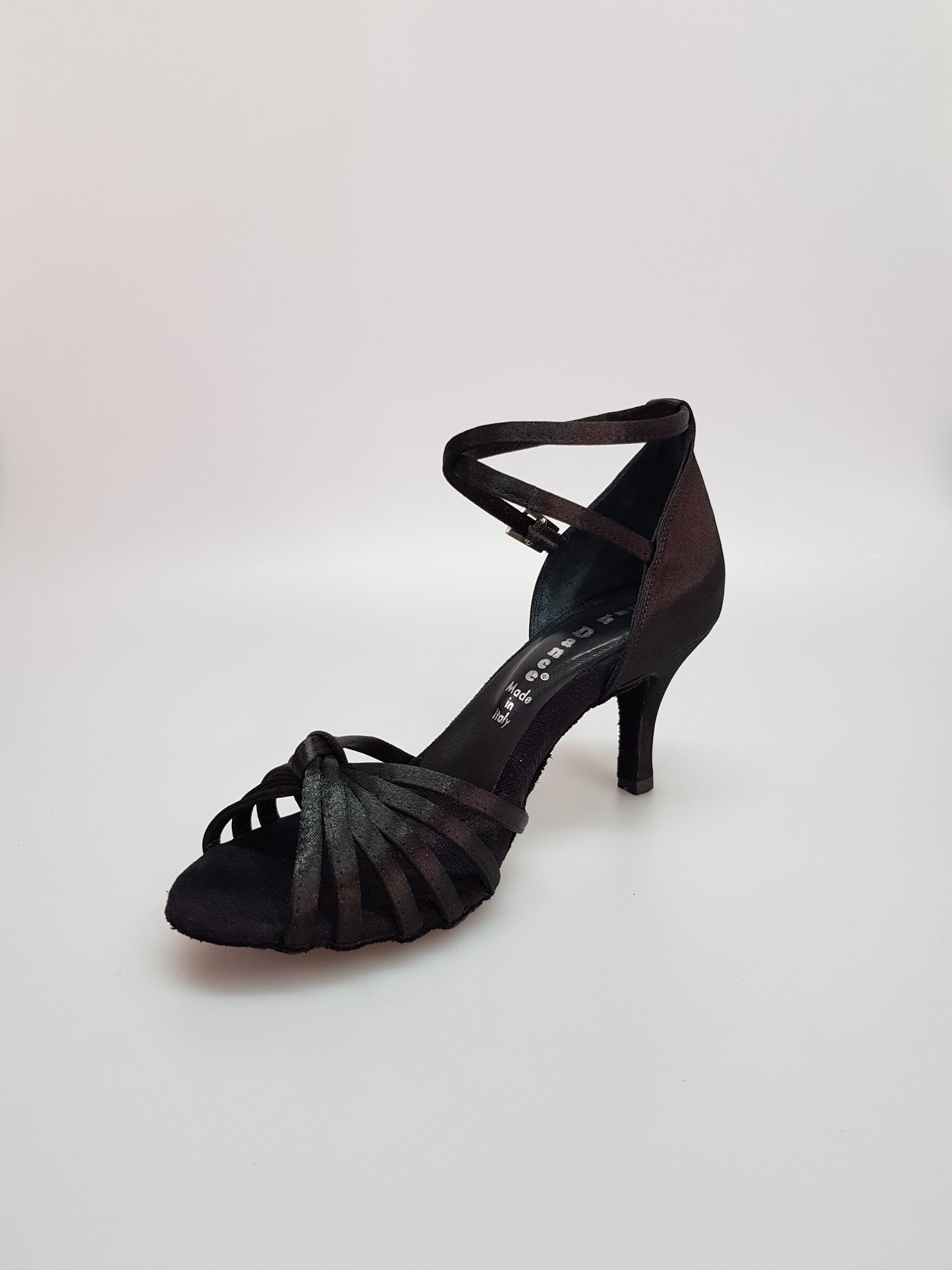 Scarpa da donna Patty QB in raso nero con cinturino doppio, fascette e tacco basso a spillo, ideale per ballo elegante.