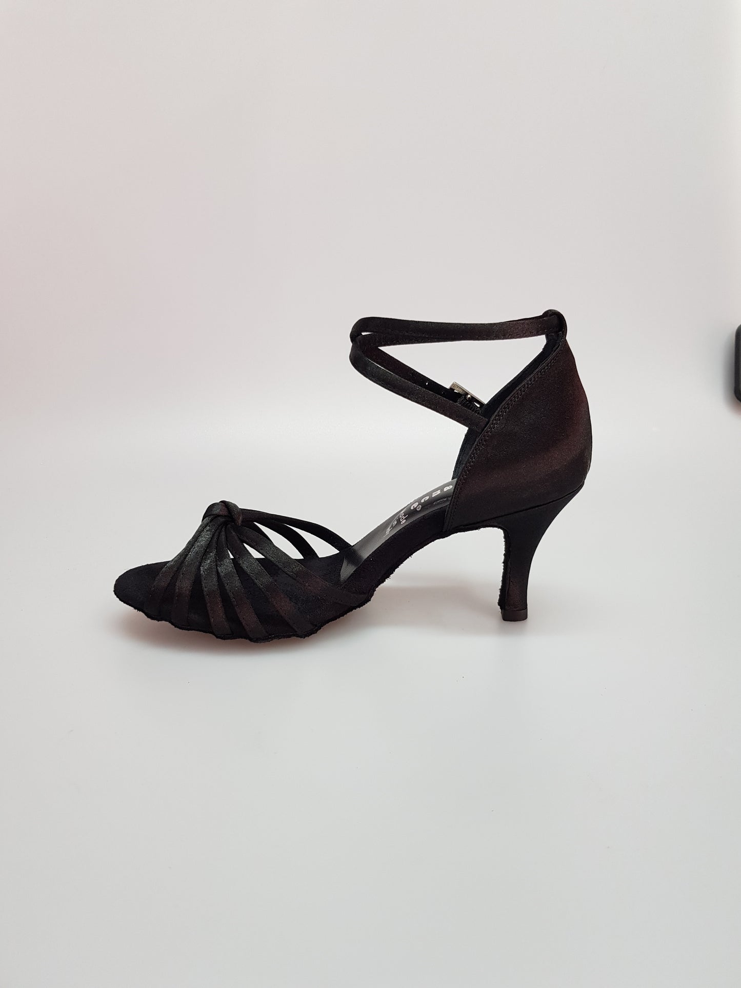 Scarpa da donna Patty QB in raso nero con cinturino doppio, fascette, tacco basso a spillo largo, ideale per ballo.
