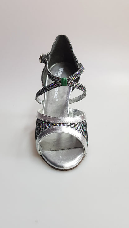 Sandalo donna Wendi/BO-N in Boreale Silver e pelle argento, scarpa estiva con cinturino e suola in gomma.