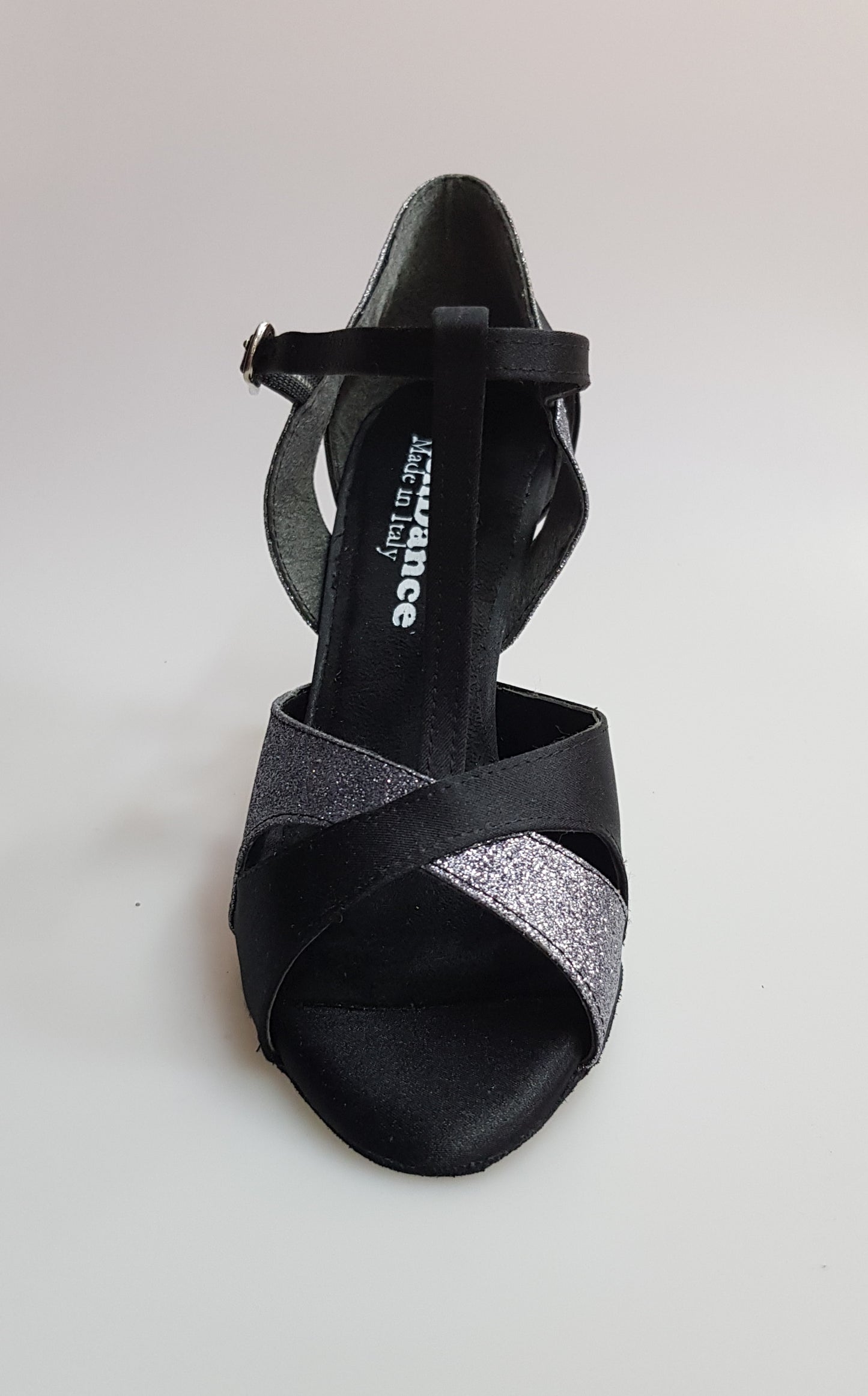 Scarpa da donna Wish Dance Shop in raso di seta nero con dettagli glitter grigio carbonio, elegante e brillante.