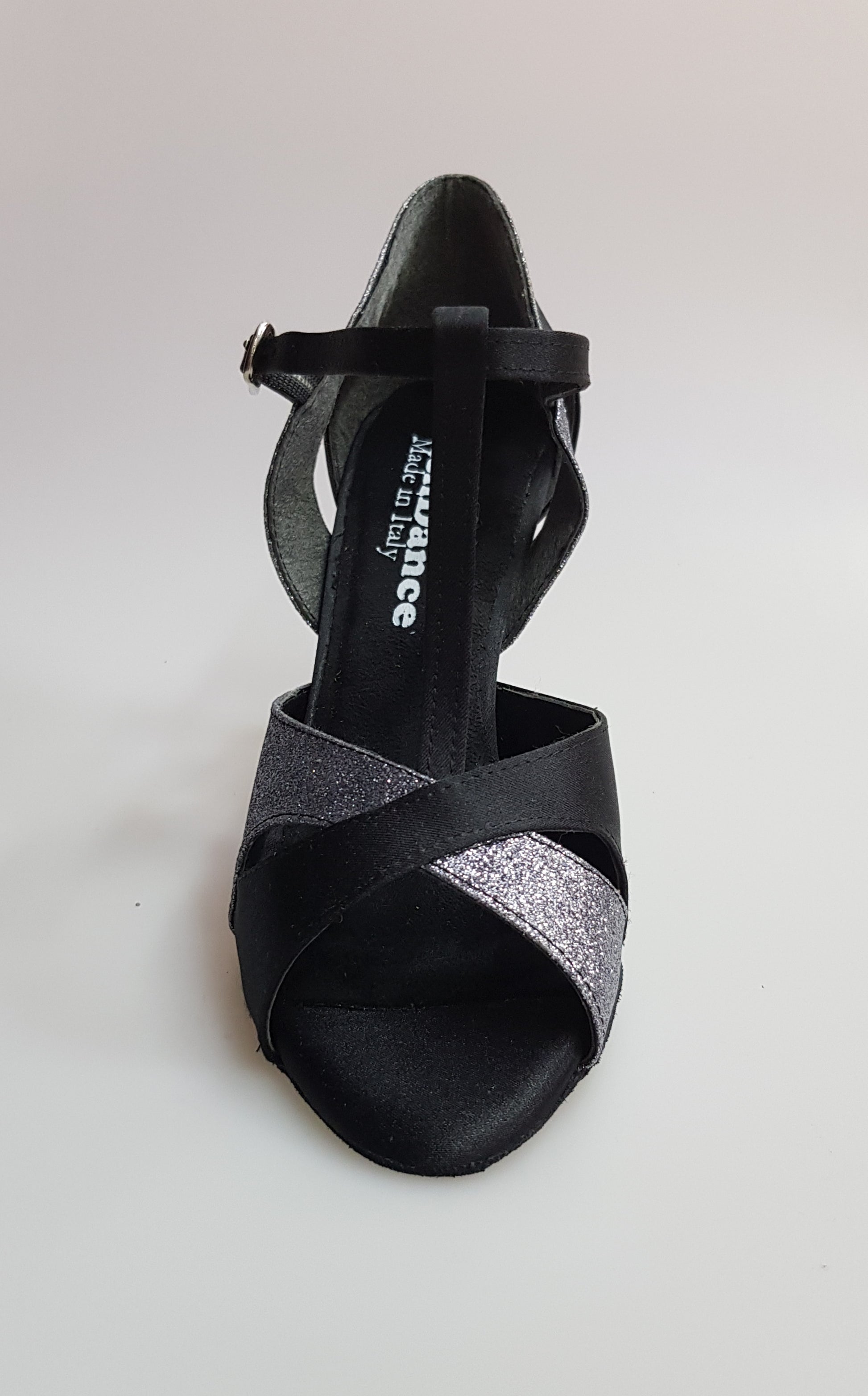 Scarpa da donna Wish Dance Shop in raso di seta nero con dettagli glitter grigio carbonio, elegante e brillante.