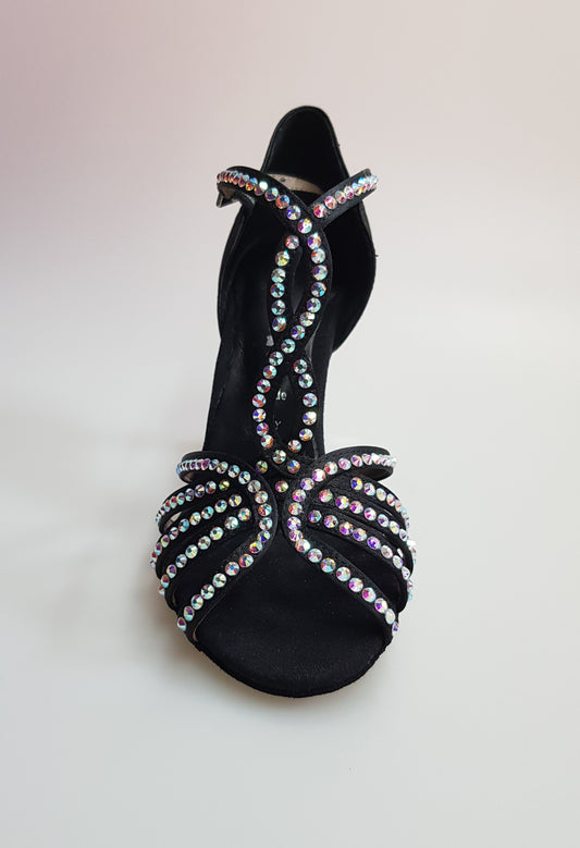 Scarpa da donna Infinity BI-Flex in raso di seta nero con Swarovski parziali avanti e suola extraflex per competizione.