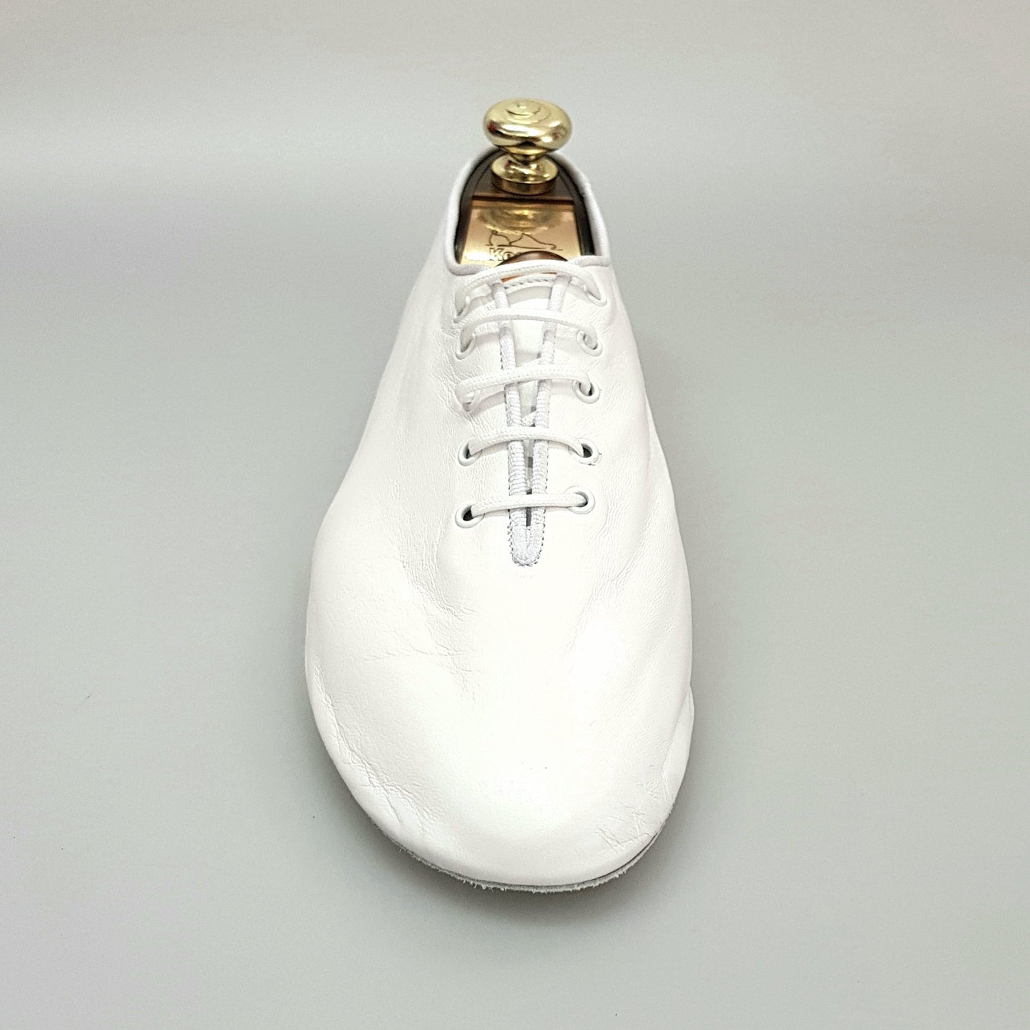 Scarpa jazz bianca Cahetel White J04 in pelle morbida, comfort e stile, perfetta per danza e performance.