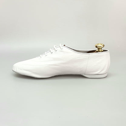 Scarpa jazz bianca Cahetel White (J04) in pelle con design comodo, ideale per danza, marca Wish Dance Shop.