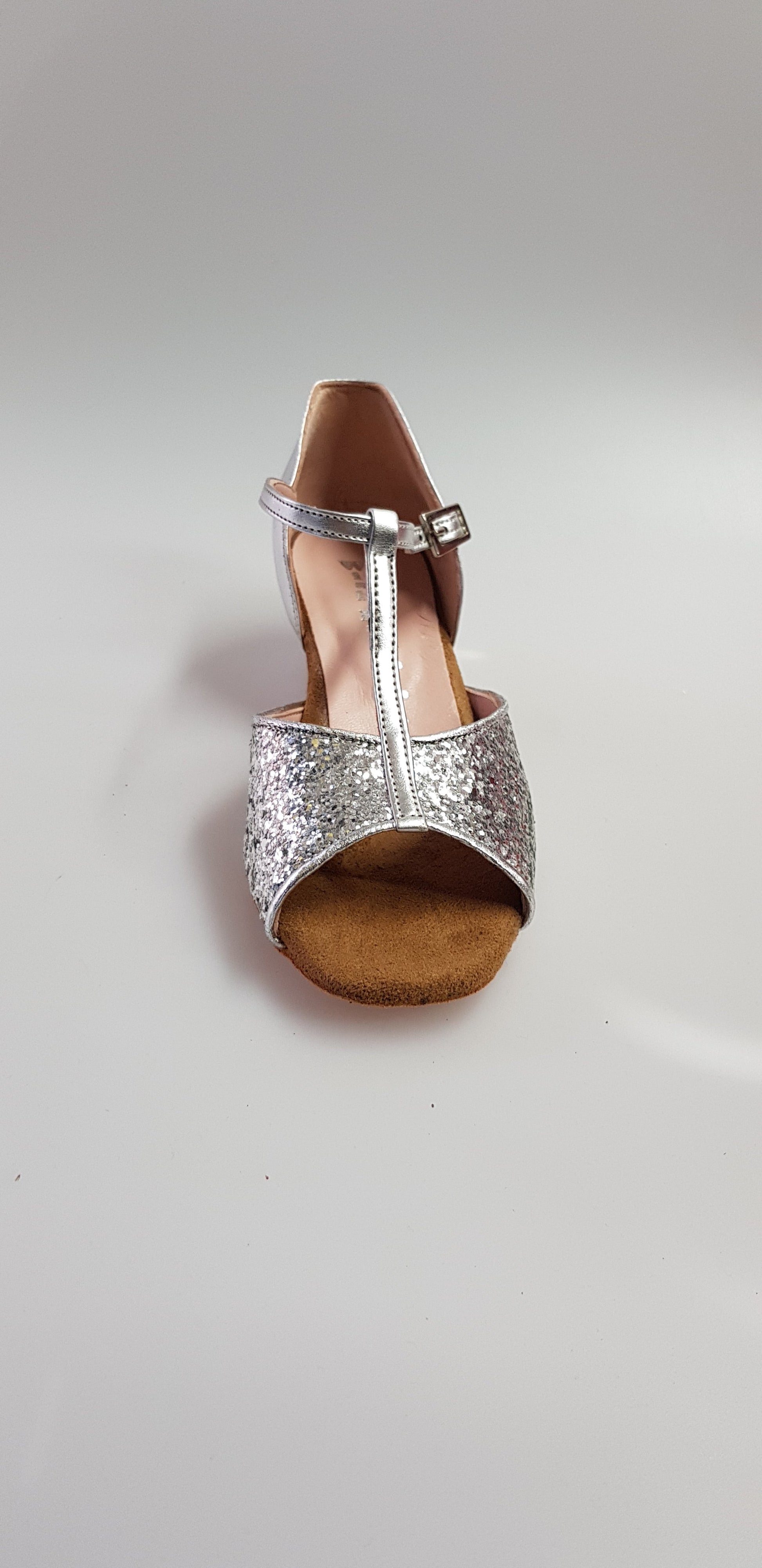 Scarpa da bambina Wishdance Linda in glitter argento con tacco e tallone in pelle argento, design elegante e brillante.
