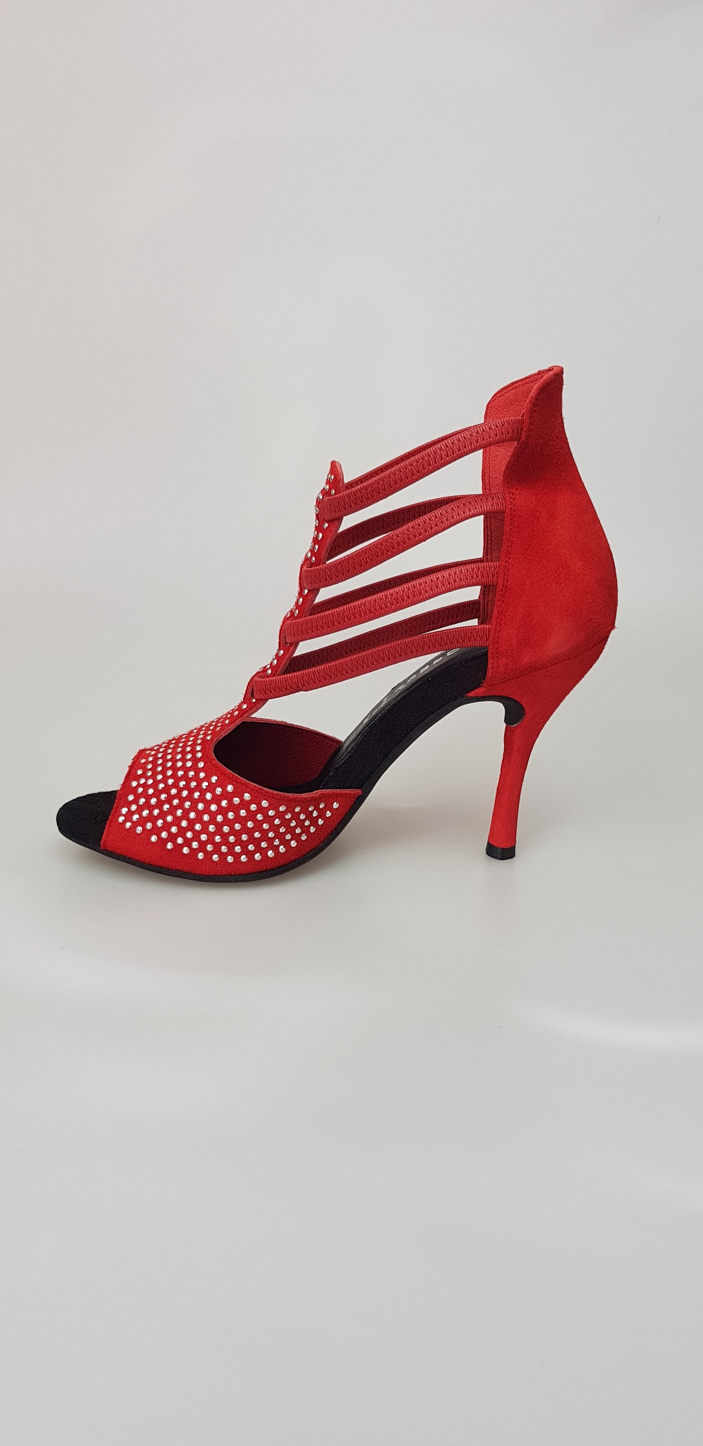 Sandalo donna Hera (460) in camoscio rosso con borchie a specchio e tacco a spillo, dettaglio elegante e alla moda.