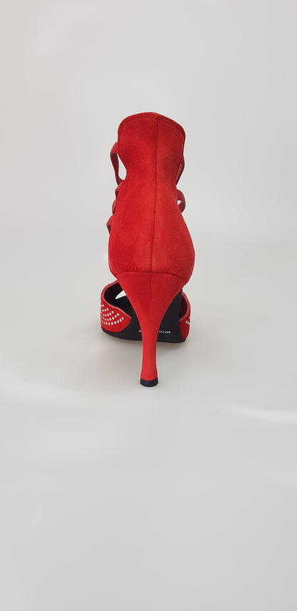 Sandalo donna Hera (460) in camoscio rosso con borchie a specchio e tacco a spillo, di Wish Dance Shop.