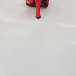 Carica immagine nella Galleria, Sandalo donna Hera (460) in camoscio rosso con borchie a specchio e tacco a spillo, di Wish Dance Shop.
