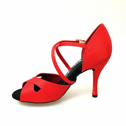 Scarpa da donna Ely QC in raso di seta rossa con cinturino incrociato, tacco a spillo e cuscino memorex, vista frontale.