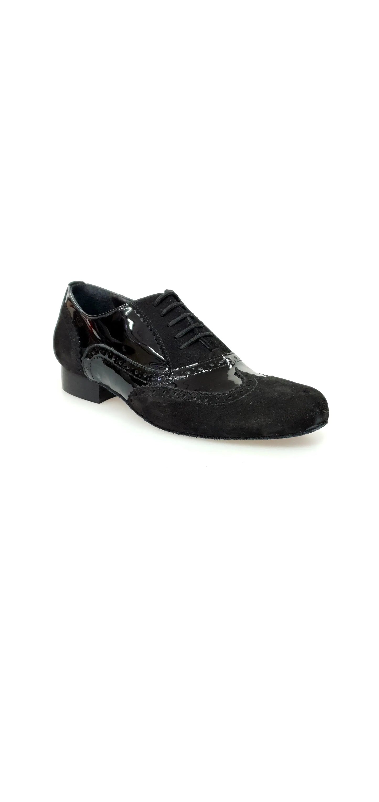Scarpa Oxford Brogue Wish Dance Shop ADONE MS14 in camoscio e vernice nera, forma tonda, con lacci e dettaglio coda di rondine