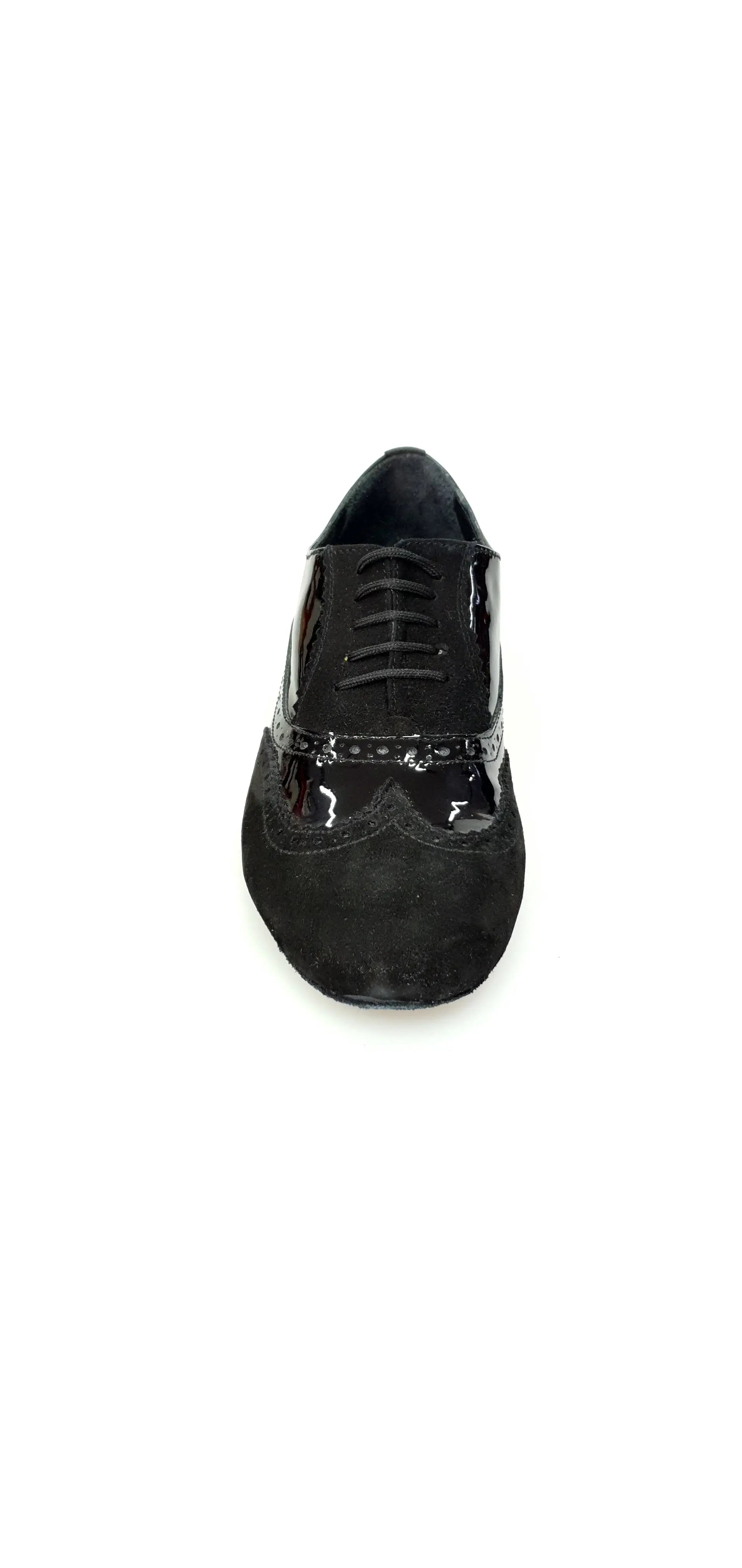 Scarpa stringata Oxford Brogue ADONE (MS14) in camoscio e vernice nera con forma tonda, dettaglio coda di rondine.