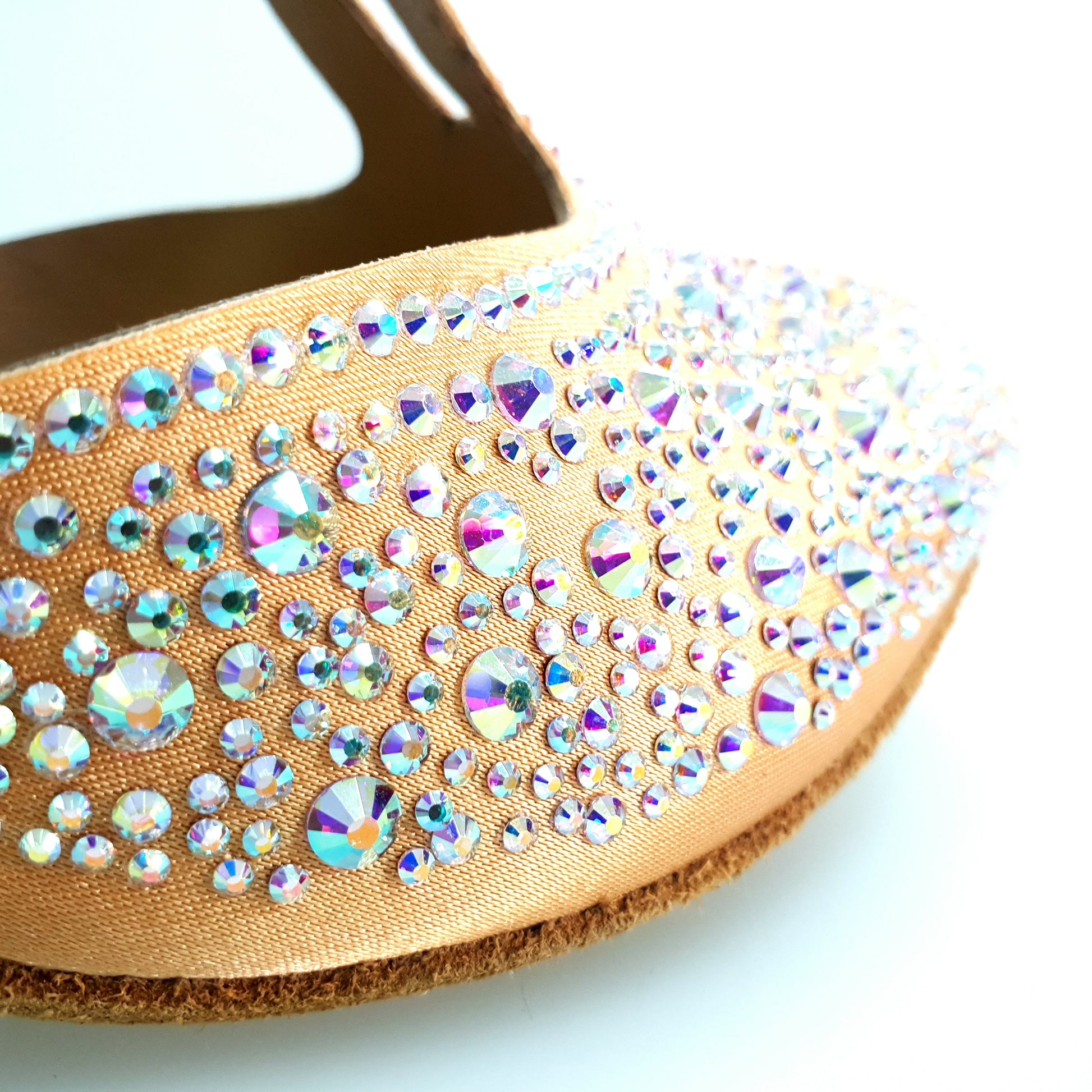 Scarpa da donna Miriam Temptation Plus Wish Dance Shop in raso bronzo con Swarovski Boreali e tacco a rocchetto.
