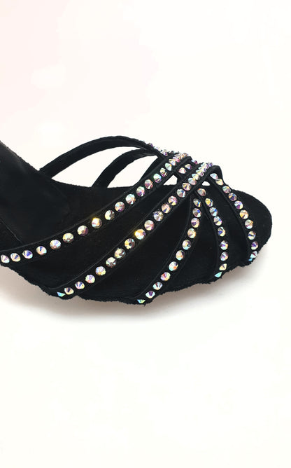 Sandalo da donna LUENIA QB Plus in raso di seta nero, con cinturino incrociato, Swarovski e tacco rocchetto, stile elegante.