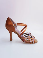 Carica immagine nella Galleria, Onda QC (BI-Flex) MARYLU- Scarpa Da Donna in Raso Seta Bronzo Cinturino incrociato su Collopiede con Swarovski Boreali Parziali solo avanti e Fondo Extraflex Competition Tacco a Rocchettino
