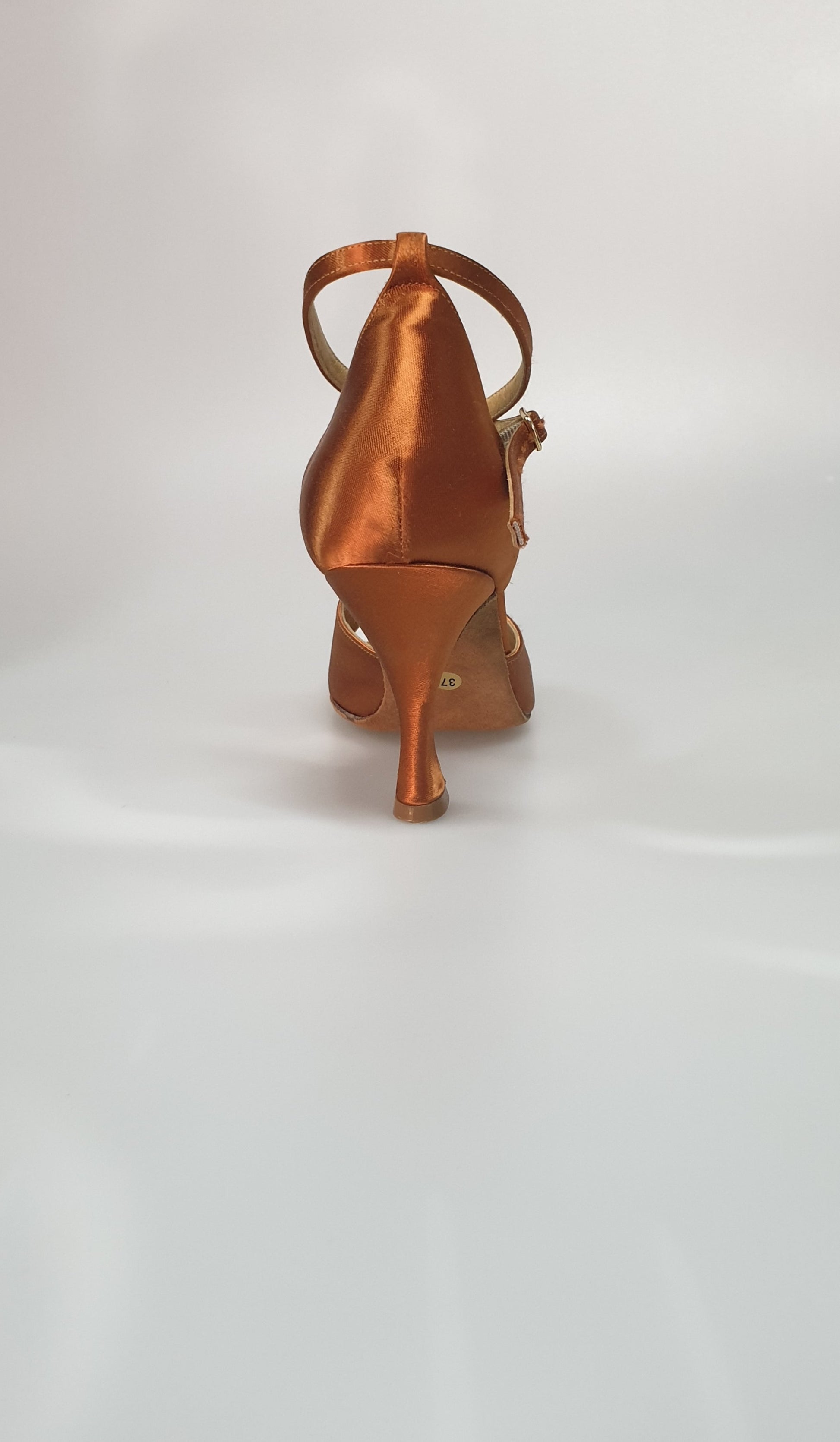 Scarpa in raso bronzo 304H con tacco a rocchetto, modello di Outlet, dettagli eleganti e finitura lucida.