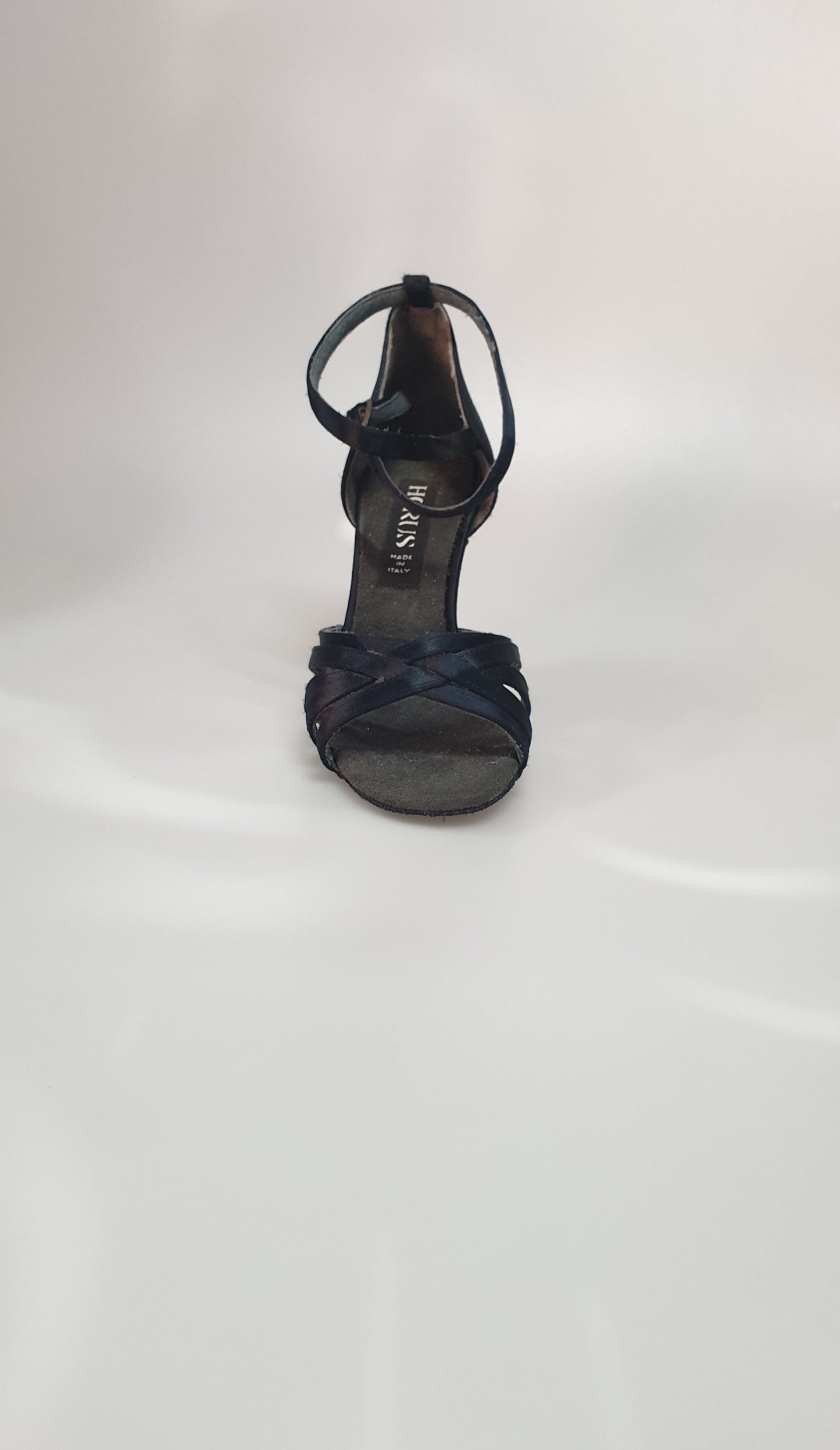 Scarpa Outlet 314H Raso Nero senza rete con strisce e tacco a Rocchettino, dettagli eleganti e stile sofisticato
