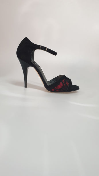 611H - Sandalo da Donna in Camoscio Nero e Pizzo Nero Sfondo Rosso