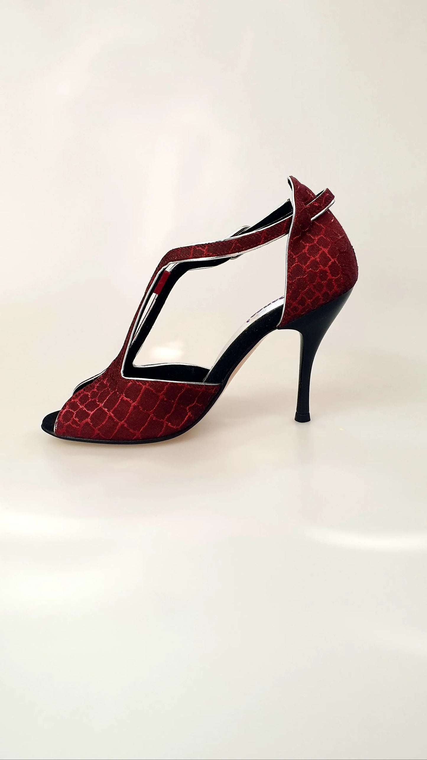Scarpa donna Wishdance Fascino 401 in Sunset Rosso, elegante e comoda, vista laterale con dettagli colorati e suola bianca.