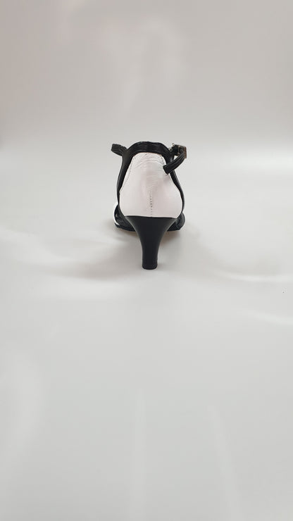 Scarpa da donna Outlet OndaVB in pelle bianca e nera, con design elegante e dettagli raffinati.