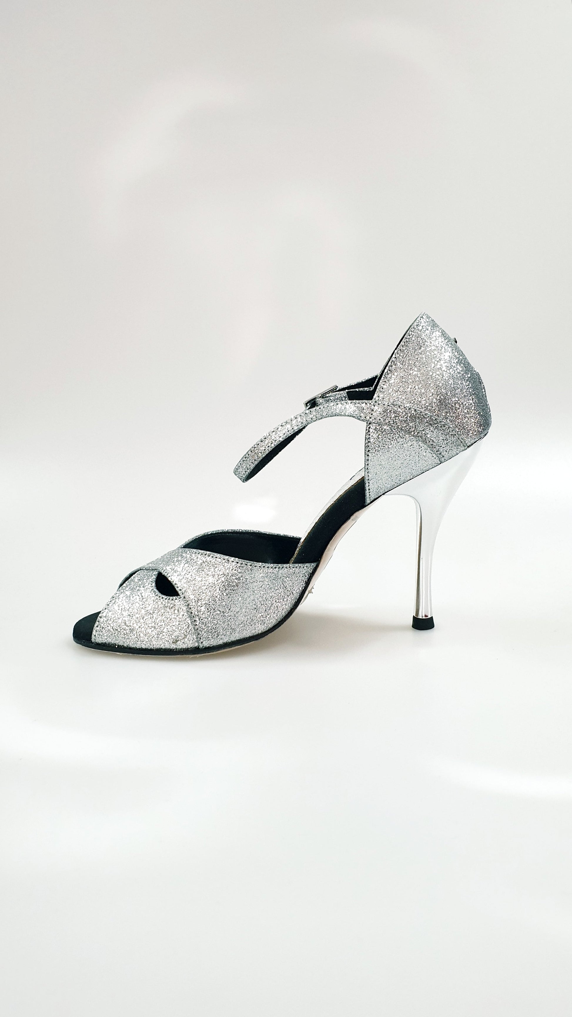 Scarpa da donna Ely (620) in glitter argento, elegante scarpa Outlet con design brillante e dettagli raffinati.