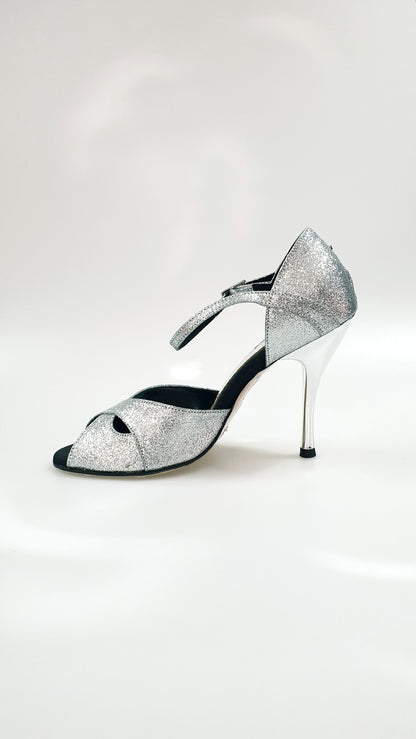 Scarpa da donna Ely (620) in glitter argento, elegante scarpa Outlet con design brillante e dettagli raffinati.