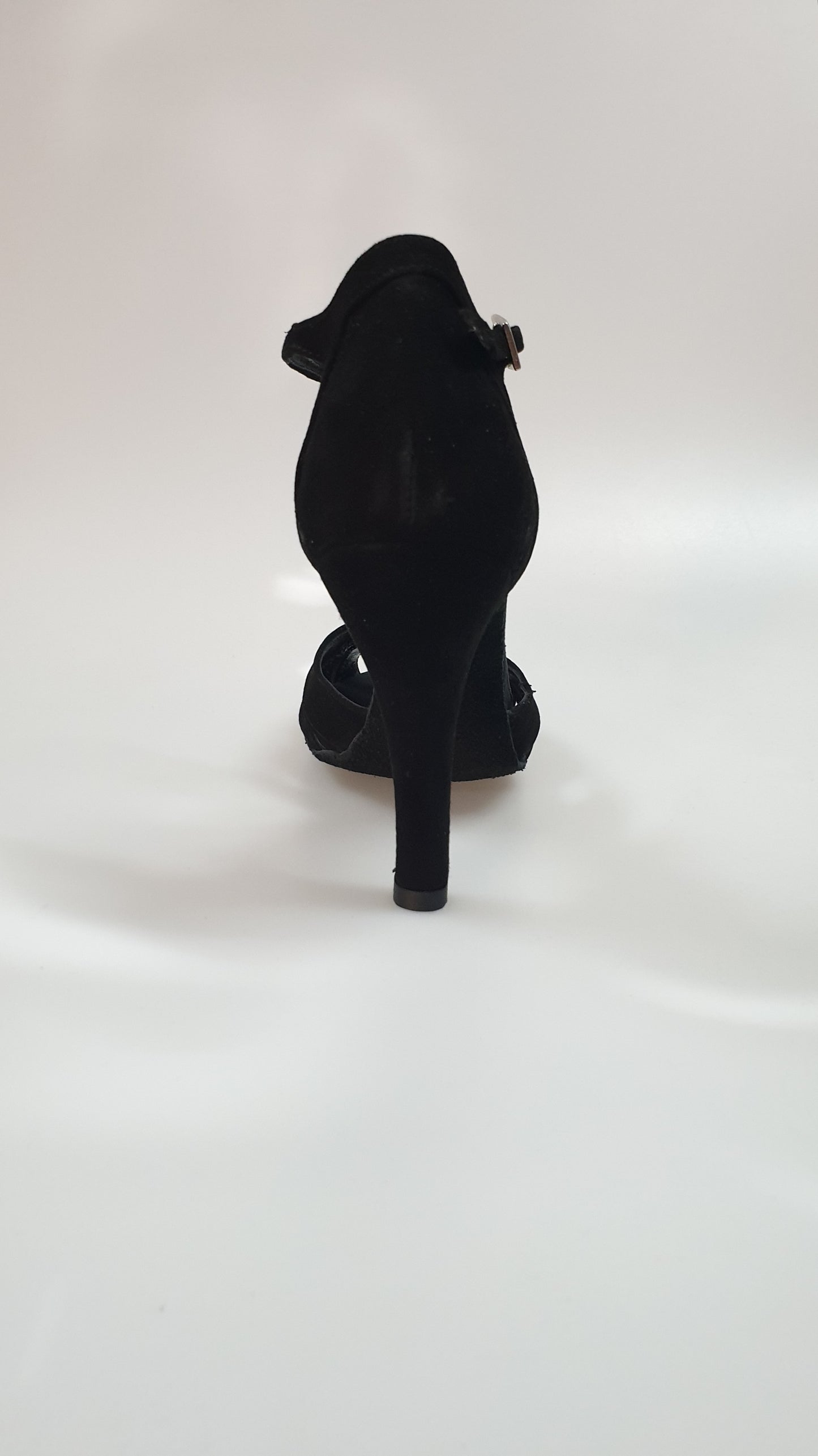 Scarpa L52 Onda QA (B) in camoscio nero, modello Outlet, con suola e dettagli eleganti, vista frontale.