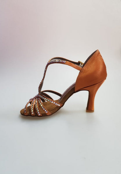 Scarpa da donna Infinity BI-Flex in raso seta bronzo con Swarovski parziali avanti e suola extraflex per competizione.