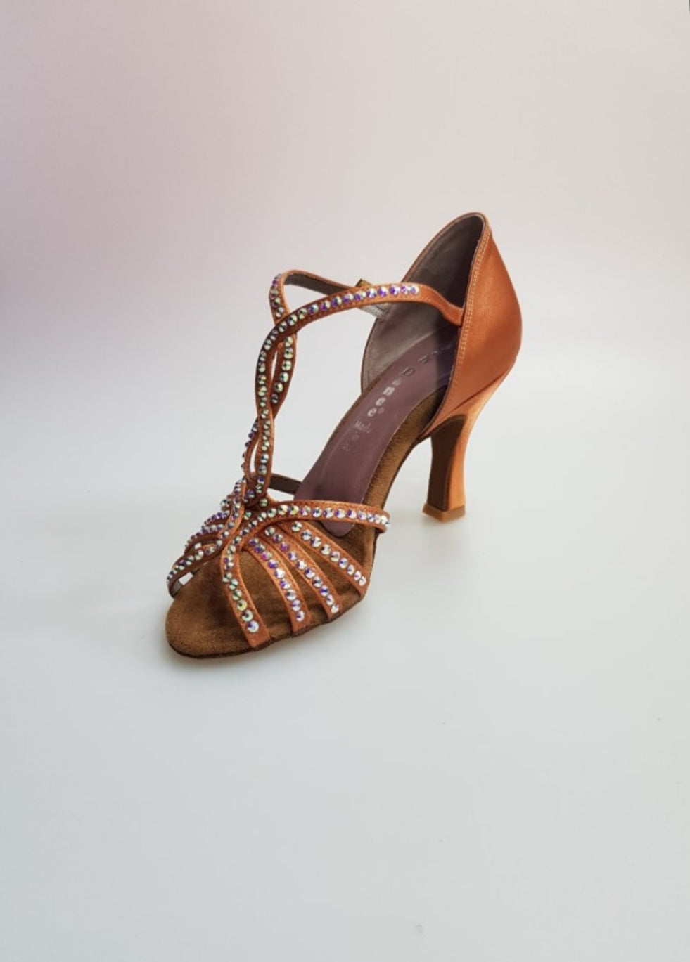Scarpa da donna Infinity BI-Flex in raso seta bronzo con Swarovski parziali e suola extraflex per danza competitiva.