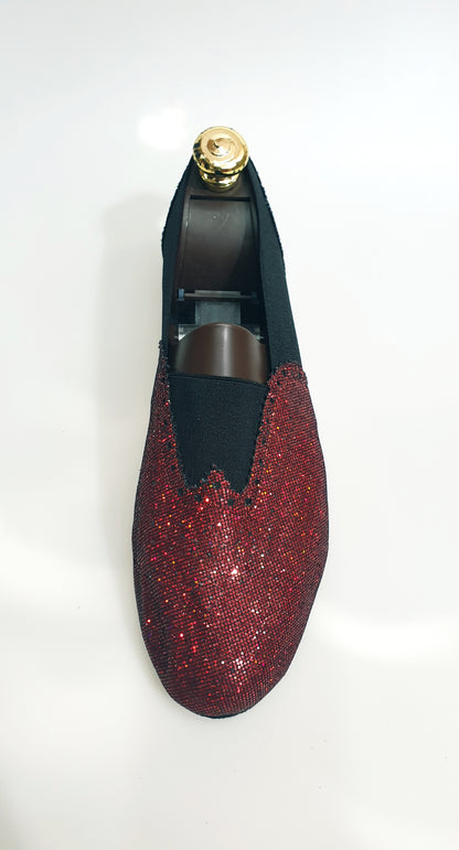 Roly - 06 Prisma Rosso elastico nero, scarpa da ginnastica con design colorato e suola elastica, vista frontale.