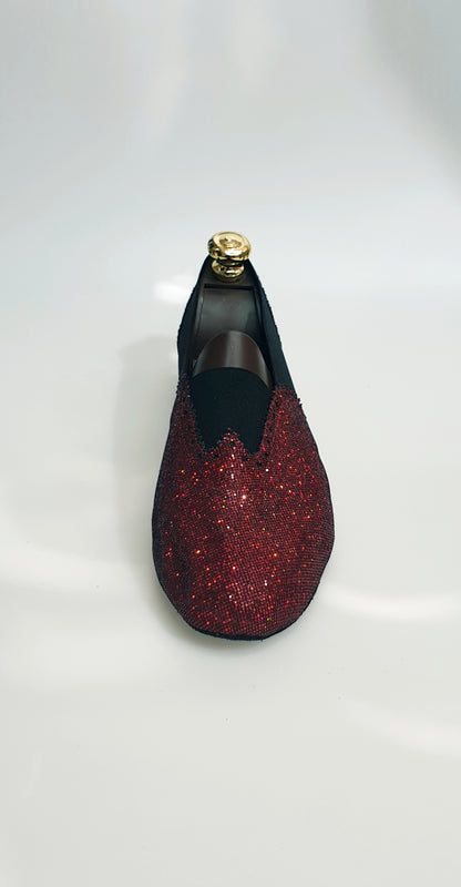 Prisma Rosso Elastico Nero Roly 06, prodotto di moda con dettagli colorati e cinturino elastico nero, vista frontale.