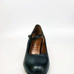 Carica immagine nella Galleria, Carmen (B) - Scarpa Decoltè Da Flamenco in Pelle Nera con Chiodi Ribattuti a Mano
