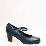 Carica immagine nella Galleria, Carmen (B) - Scarpa Decoltè Da Flamenco in Pelle Nera con Chiodi Ribattuti a Mano
