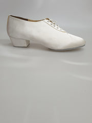 Load image into Gallery viewer, 106H - Ivory White Satin Shoe
