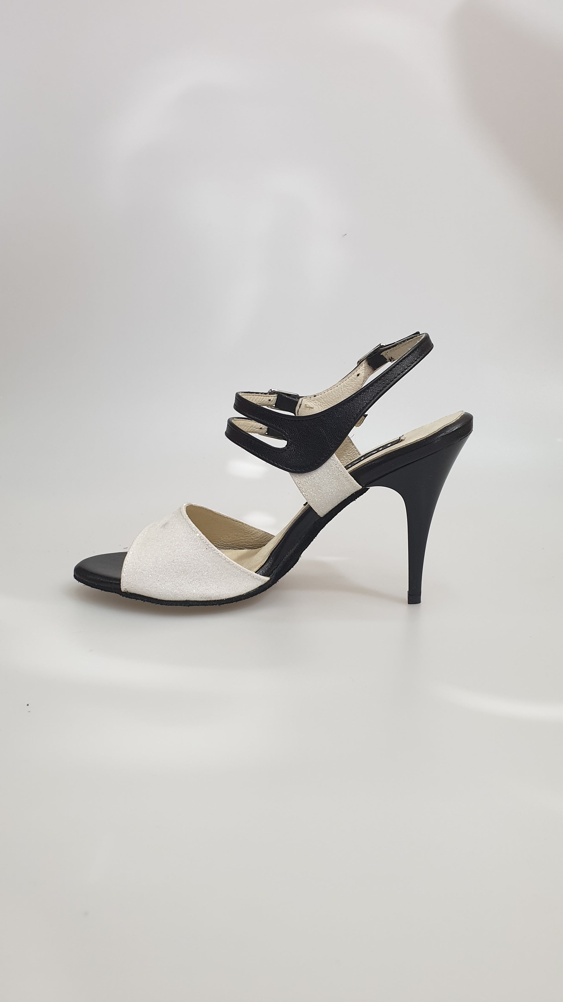 Sandalo da donna Outlet Tallone Aperto con cinturino in pelle, aperto sul tallone, comodo e alla moda.
