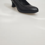 Load image into Gallery viewer, 207V - Curled Decoltè Shoe from Standard Black Leather
