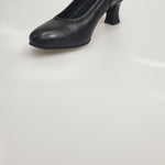 Load image into Gallery viewer, 207V - Curled Decoltè Shoe from Standard Black Leather
