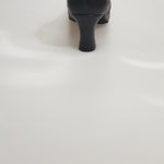 Load image into Gallery viewer, 207V - Curled Decoltè Shoe from Standard Black Leather

