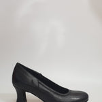Load image into Gallery viewer, 207V - Curled Decoltè Shoe from Standard Black Leather
