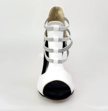 Sandalo da donna MILITE Silver in pelle bianca con elastici argento e tacco a spillo laminato argento, scarpa elegante Wish Dance Shop