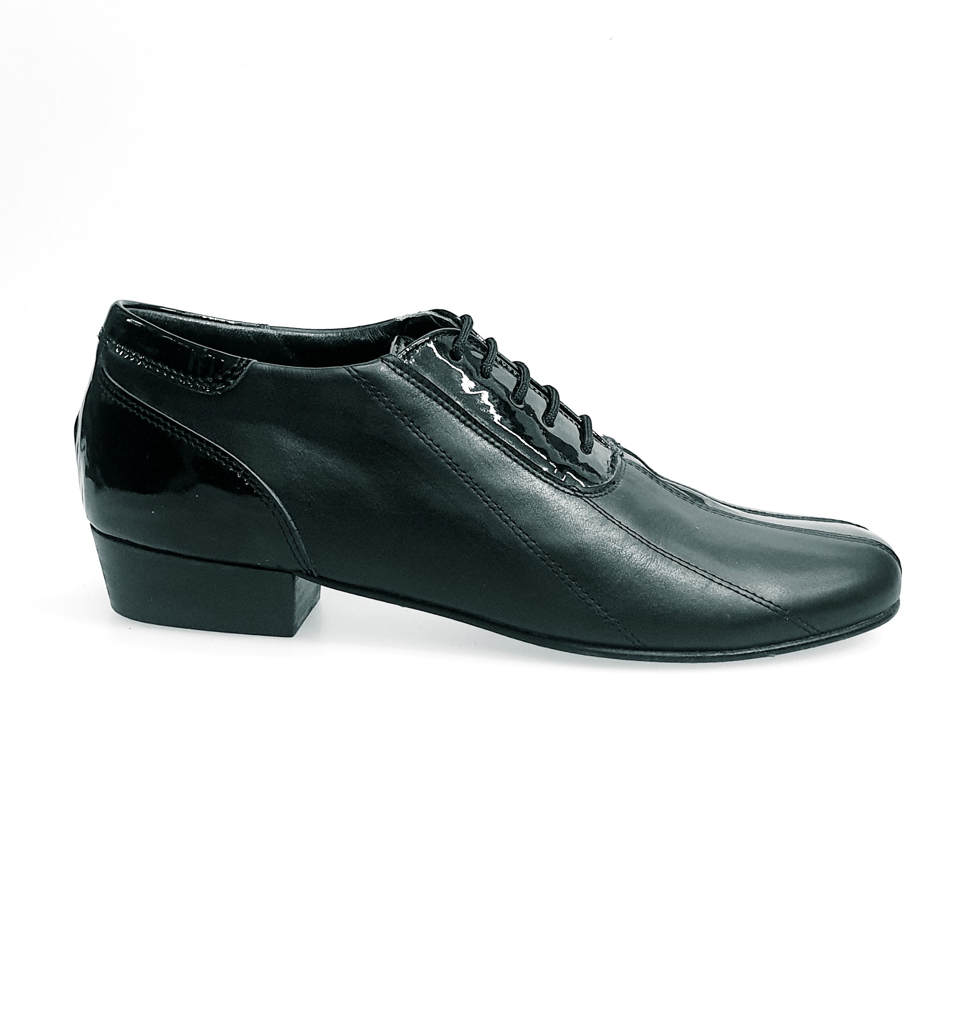 Scarpa da uomo Wish Dance Andrey (005V) in pelle nera con intarsi e finitura verniciata, modello Oxford con chiusura stringata.