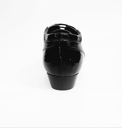 Scarpa da uomo Wish Dance Andrey (005V) in pelle nera con dettagli verniciati, modello Oxford con chiusura stringata elegante.