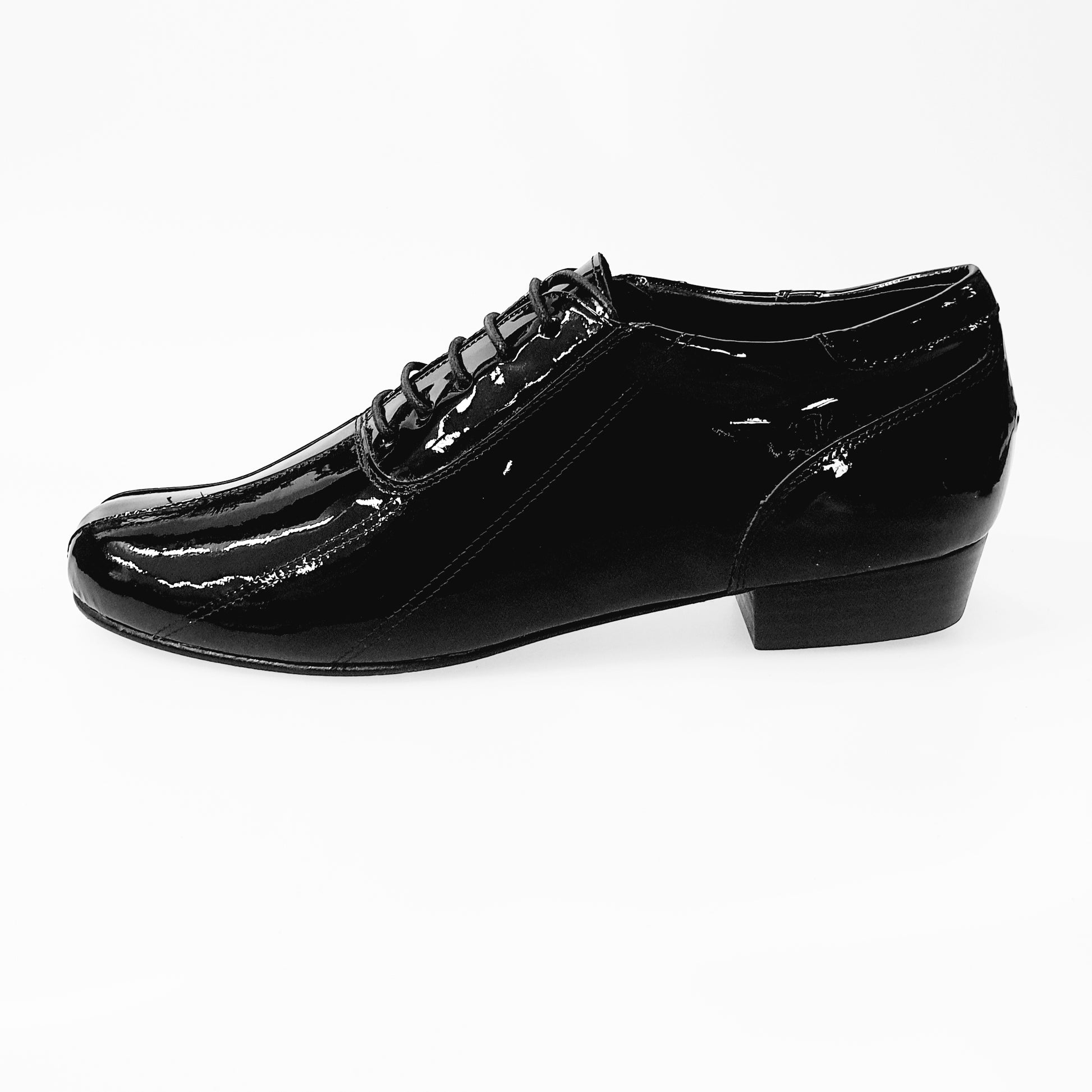 Scarpa da uomo Wish Dance Andrey (005V) Oxford in vernice nera con inserti in vernice, chiusura stringata elegante.