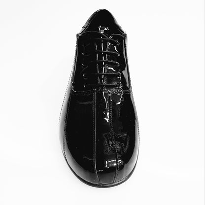 Scarpa da uomo Wish Dance Andrey 005V in vernice nera con inserto in vernice nera, modello Oxford con chiusura stringata.