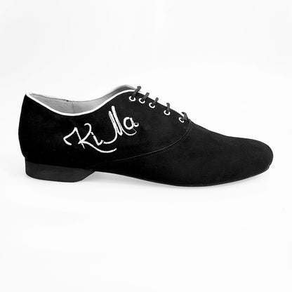 Scarpa da uomo Esteban MS07 KIMA in camoscio nero con chiusura stringata, ricamo bianco, modello Oxford con forma tonda.