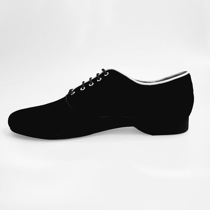 Scarpa da uomo Esteban KIMA in camoscio nero con ricamo bianco, mod. Oxford, forma tonda, chiusura stringata.
