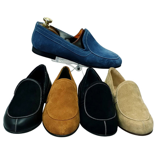 Mocassino da uomo ROMEO 800K in camoscio marrone cammello con cuciture e fodera in pelle marrone scuro.
