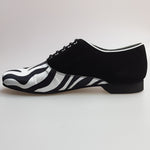 Carica immagine nella Galleria, Esteban (MS07) KIMA - Stringata da Uomo chiusura Mod. Oxford in Camoscio Nero e Raso seta Zebrato Ricamo Kima Bianco Forma Tonda
