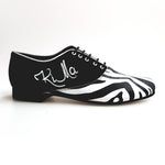 Carica immagine nella Galleria, Esteban (MS07) KIMA - Stringata da Uomo chiusura Mod. Oxford in Camoscio Nero e Raso seta Zebrato Ricamo Kima Bianco Forma Tonda
