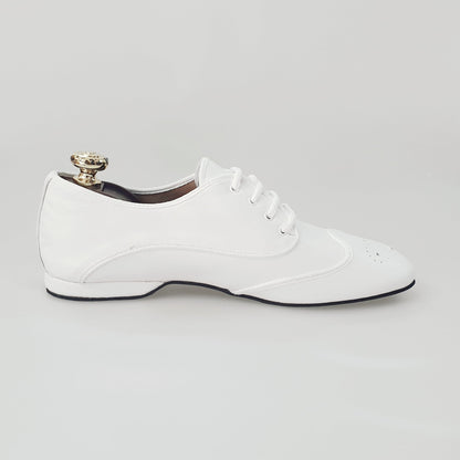 Scarpa Jazz Billie Pearl White di Wish Dance Shop in pelle bianca con profilo bianco, ideale per danze jazz.